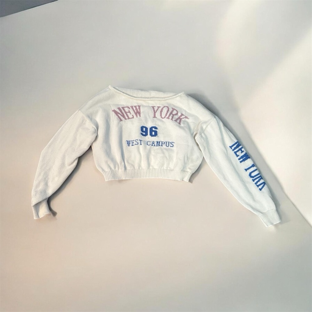 White New York Graphic Women's Top Cropped Sweater